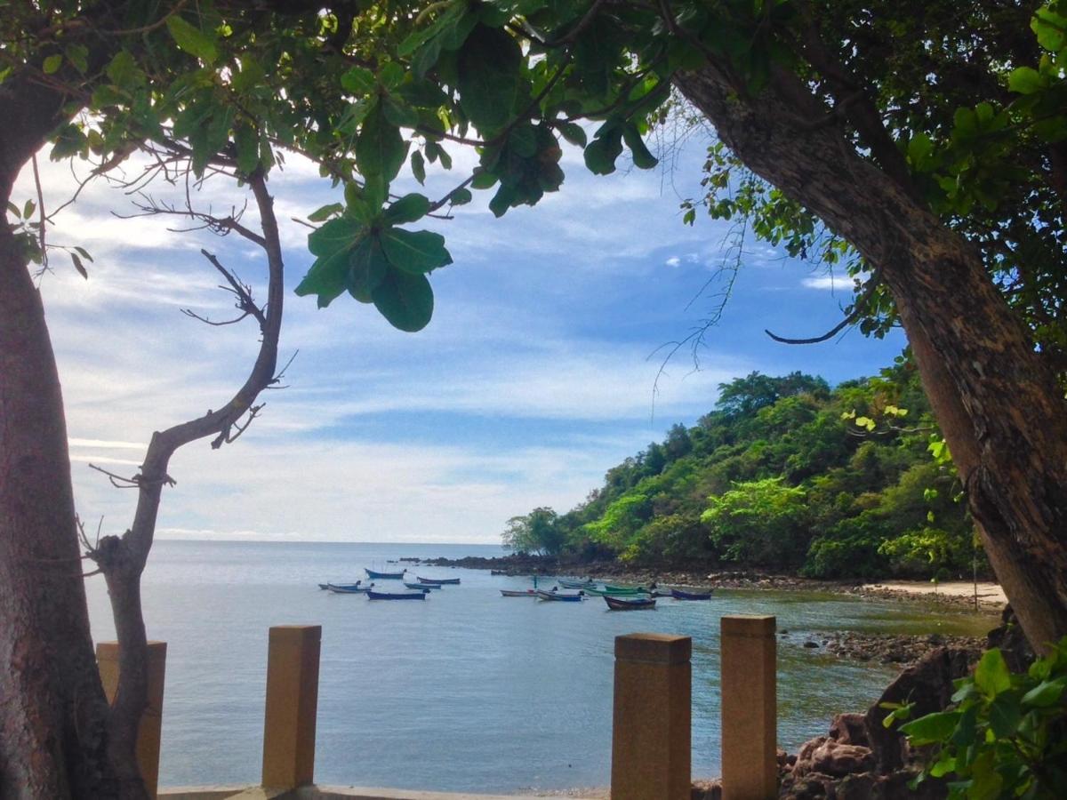 Hotel Ban Tawansongfa Lang Suan Esterno foto