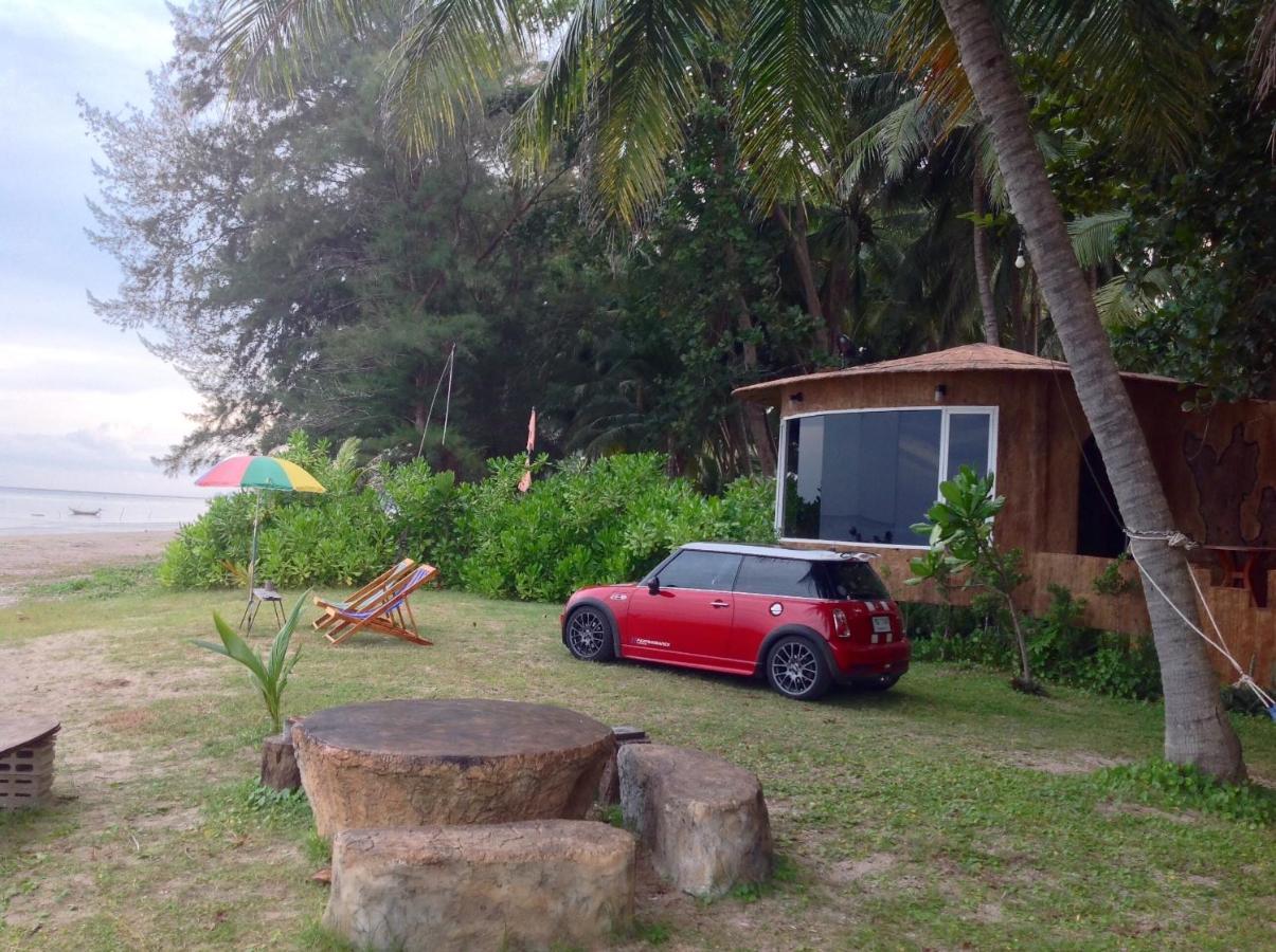 Hotel Ban Tawansongfa Lang Suan Esterno foto