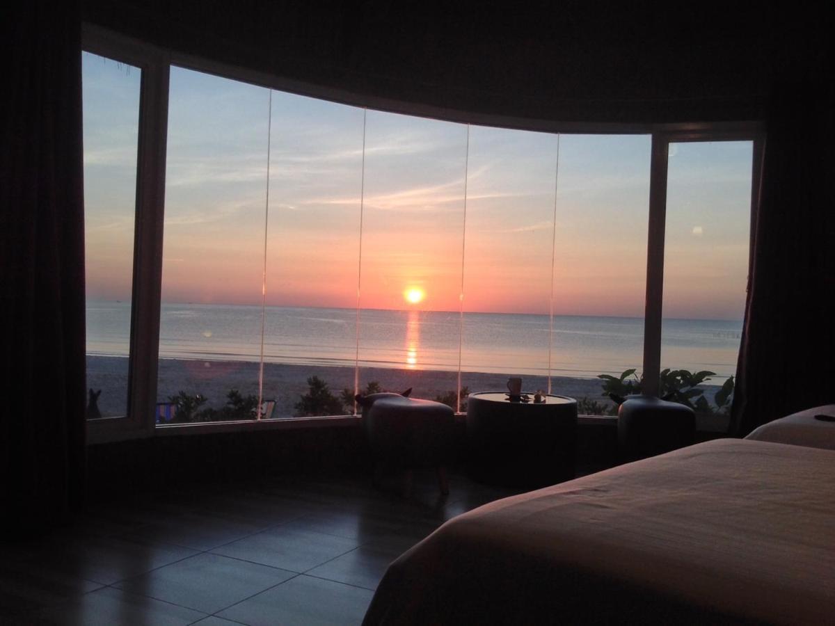 Hotel Ban Tawansongfa Lang Suan Esterno foto